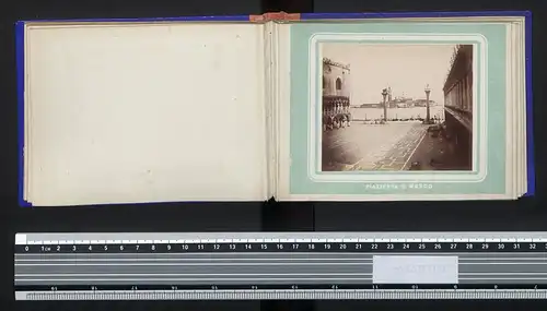 Fotoalbum mit 12 Fotografien, Ansicht Venedig / Venezia, Ponte de Sospiri, Rialto, Arsenale, Orologio S. Marco, Palazzo