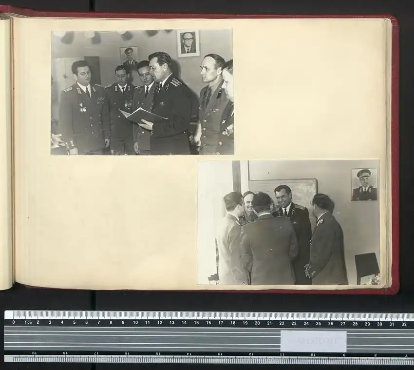 Fotoalbum mit 24 Fotografien DDR Grenzregiment GR-33 Berlin-Treptow, Besuch Russischer Truppen, Honecker, Breschnew, NVA 11