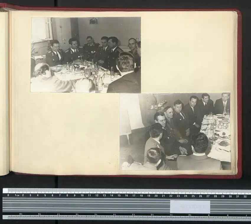Fotoalbum mit 24 Fotografien DDR Grenzregiment GR-33 Berlin-Treptow, Besuch Russischer Truppen, Honecker, Breschnew, NVA 12