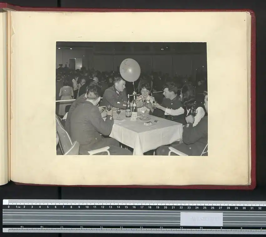 Fotoalbum mit 24 Fotografien DDR Grenzregiment GR-33 Berlin-Treptow, Besuch Russischer Truppen, Honecker, Breschnew, NVA 13