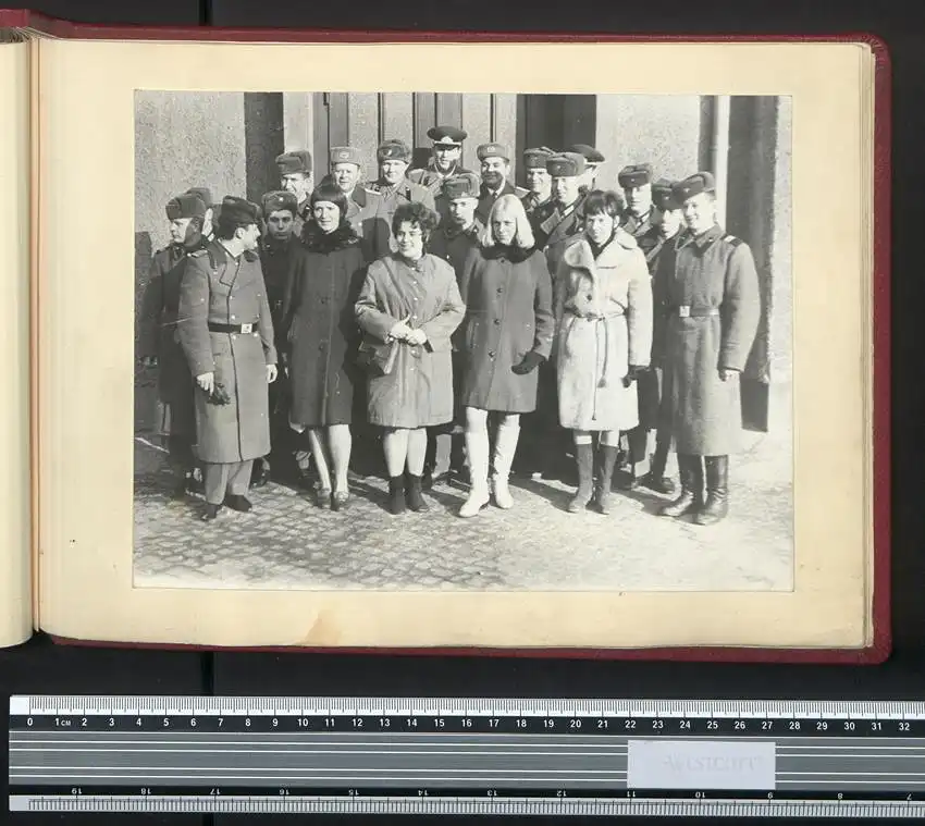 Fotoalbum mit 24 Fotografien DDR Grenzregiment GR-33 Berlin-Treptow, Besuch Russischer Truppen, Honecker, Breschnew, NVA 14