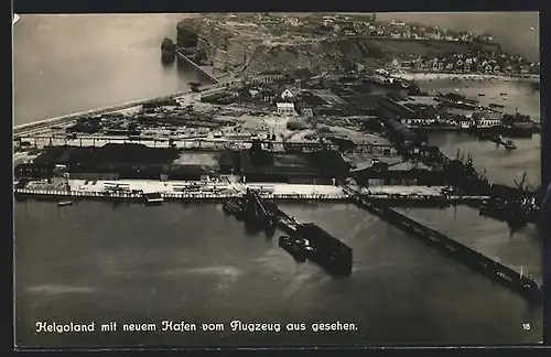 AK Helgoland, Küstenpartie mit neuem Hafen, Fliegeraufnahme