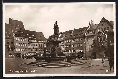 AK Freiberg i. Sa., Brunnen mit Denkmal am Obermarkt