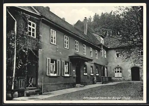 AK Bürgel /Th., Fritz-Sauckel-Heim, Hofansicht mit Eingang