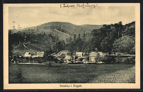 AK Holzhau /Erzg., Gesamtansicht mit Bergblick