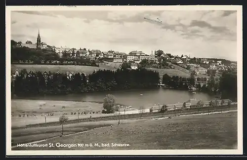 AK St. Georgen / Schwarzwald, Ortsansicht mit Fluss