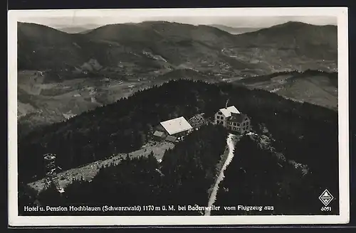 AK Badenweiler, Hotel u. Pension Hochblauen vom Flugzeug aus