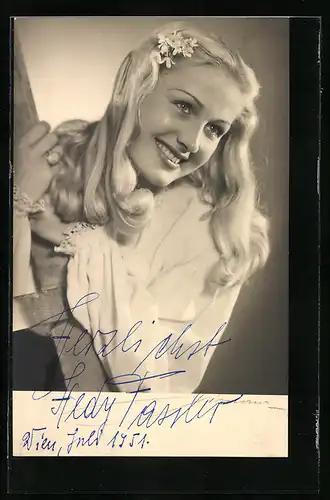 AK Opernsängerin Hedy Fassler mit Blumen im Haar, original Autograph