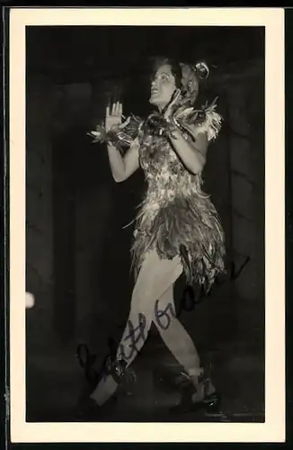 AK Opernsängerin Edith Oravez auf der Bühne, mit original Autograph