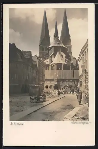 AK Lübeck, Strassenblick zur Marienkirche