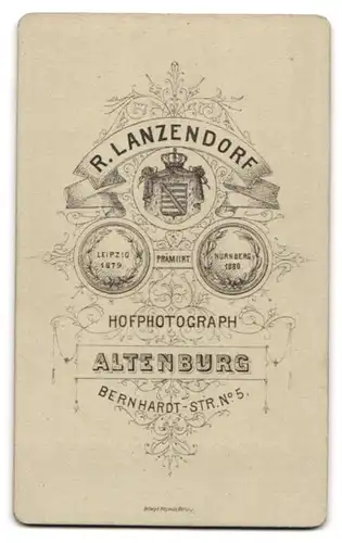 Fotografie R. Lanzendorf, Altenburg, Bernhardt-Strasse 5, Knabe mit Seitenscheitel und ernstem Blick