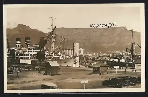 AK Kapstadt, Hafenpartie mit Strasse, Stadtblick und Abraumhalden