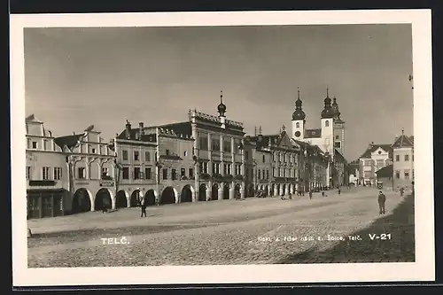 AK Telc, Strassenpartie mit Passanten