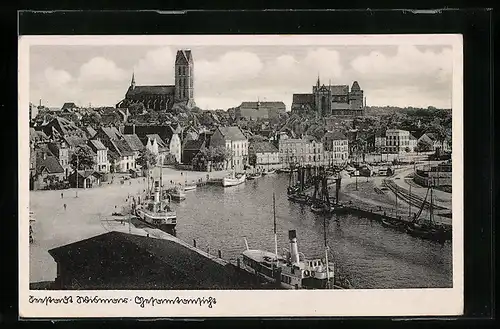 AK Wismar, Gesamtansicht der Stadt mit Dampfern