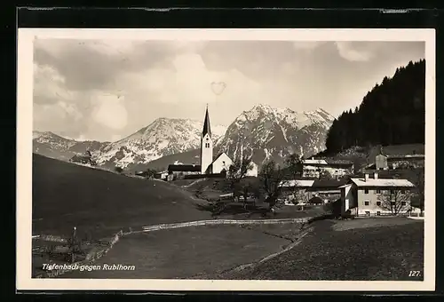 AK Tiefenbach / Allgäu, Ortsansicht mit Kirche gegen Rubihorn