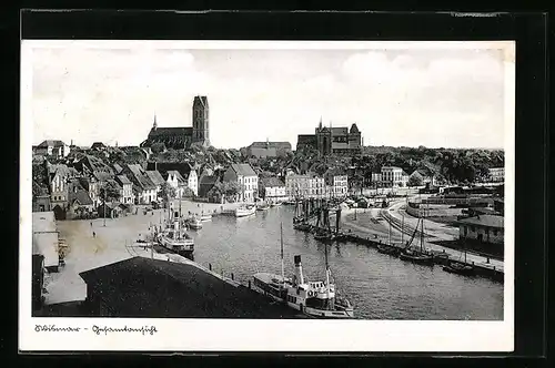 AK Wismar, Hafenpartie mit Dampfschiffen und Blick auf den Ort