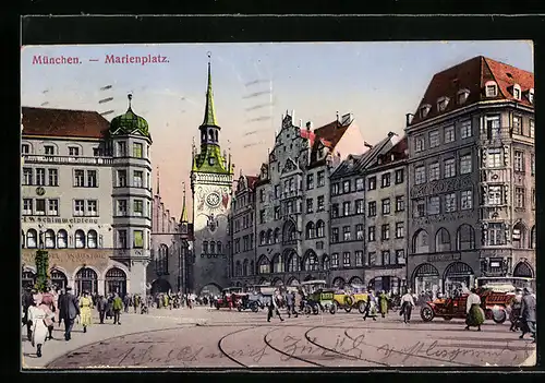 AK München, Marienplatz mit Passanten und Autos