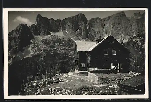 AK Erfurter Hütte, Berghütte im Sonnwendgebirge, Blick auf Rotspitze & Gelbe Wand