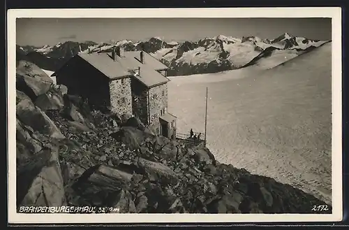 AK Brandenburgerhaus, Blick an der Berghütte vorbei auf den Gletscher