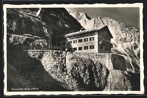 AK Karwendel-Haus, Ansicht gegen die Berge