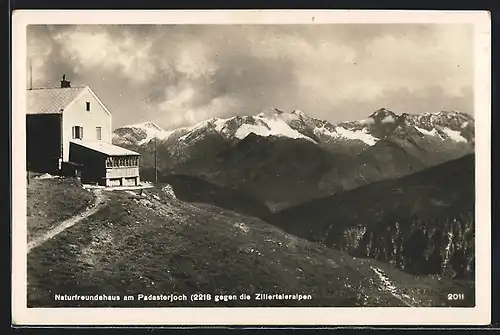 AK Naturfreundehaus am Padasterjoch, Ansicht gegen die Zillertaleralpen