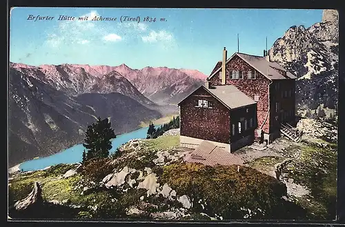AK Erfurter Hütte, Aussenansicht der Berghütte mit dem Achensee