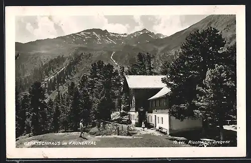 AK Gepatschhaus im Kaunertal, Wanderer am Gasthaus