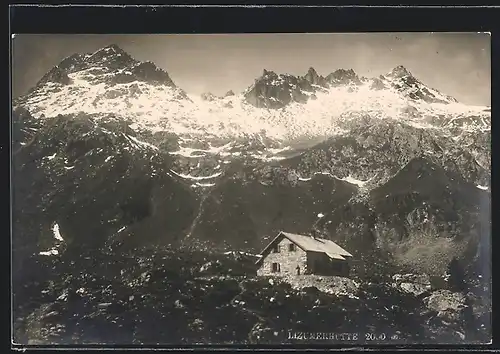 AK Lizumerhütte, Blick über die Berghütte zu den Bergen