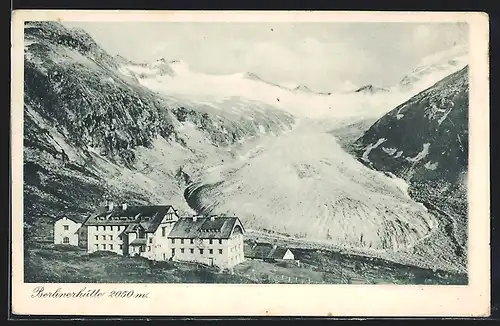 AK Berlinerhütte vor dem Aufstieg in den Berge