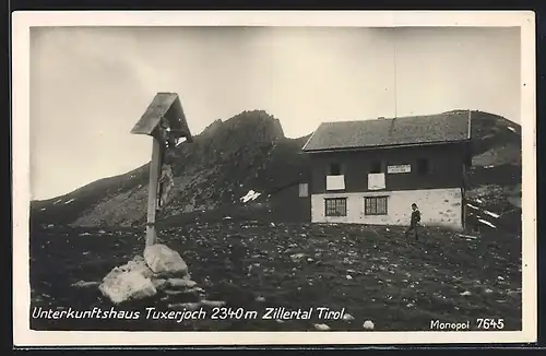 AK Tuxerjochhaus, Blick vom Flurkreuz zur Hütte