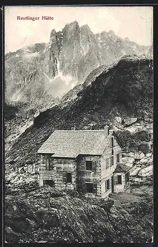 AK Reutlinger Hütte, Berghütte vor Gipfelpanorama