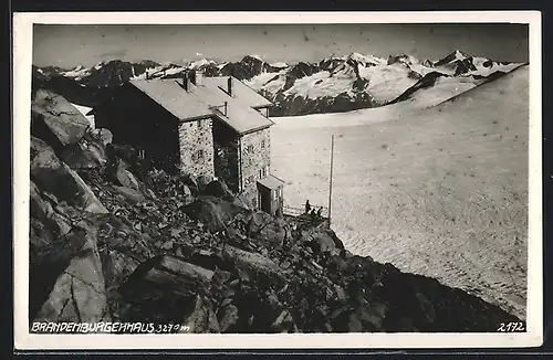 AK Brandenburgerhaus, Blick an der Berghütte vorbei auf den Gletscher