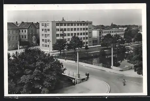 AK Pardubice, Strassenpartie mit Passanten