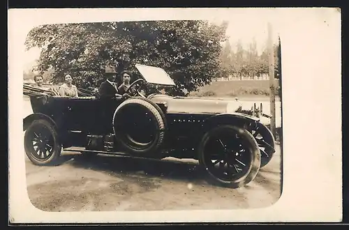 Foto-AK Auto Scania-Vabis (191 ), Herr chauffiert drei Damen