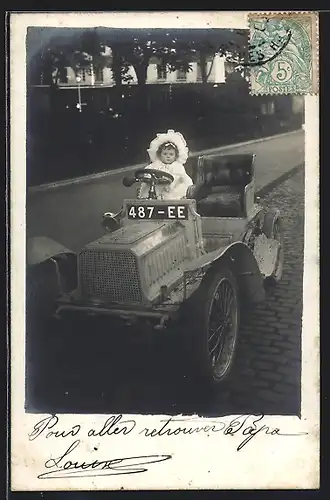 Foto-AK Auto Gladiator, Kleinkind im KFZ