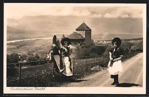 Foto-AK Liechtenstein, Frauen in Liechtensteiner Tracht