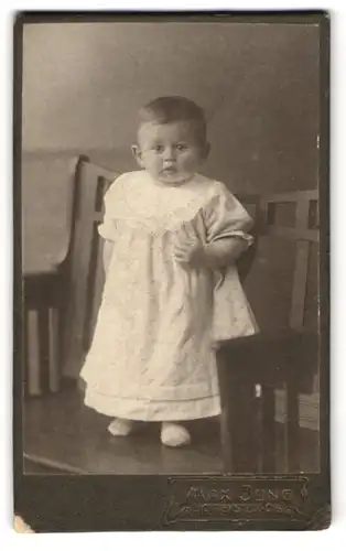 Fotografie Max Jung, Lichtenstein-C. i. S., Kleines Kind im weissen Kleid