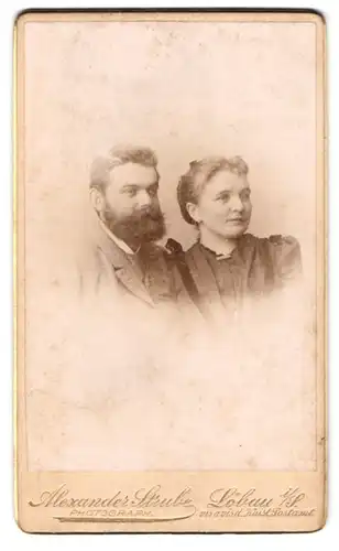 Fotografie Alexander Strube, Löbau i. S., Poststrasse 309 B, Ehepaar in hübscher Kleidung