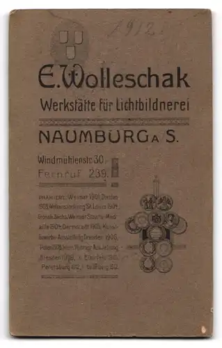 Fotografie E. Wolleschak, Naumburg a. S., Windmühlenstr. 30, Drei Kinder in hübscher Kleidung