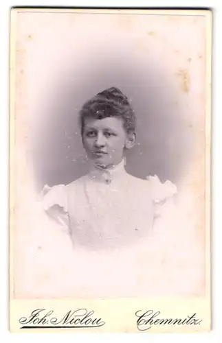 Fotografie Joh. Niclou, Chemnitz, König-Str. 5, Junge Dame mit hochgestecktem Haar