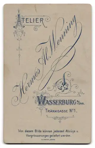 Fotografie Hermes A. Wenning, Wasserburg a. Inn, Tränkgasse 1, Junger Herr im Anzug mit Krawatte