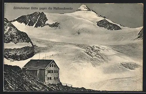 AK Hildesheimer Hütte gegen die Pfaffenschneide, Aussenansicht der Berghütte mit Blick zum Berg