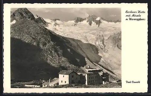 AK Berliner Hütte, Aussenansicht der Berghütte mit Mösele und Waxeggkees, mit Hüttenstempel