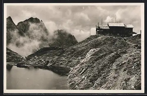 AK Karlsbaderhütte, Berghütte mit Gamswiesenspitzen im Laferz vom kleinen Laferzsee