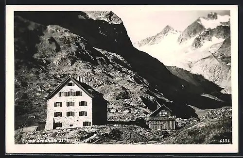 AK Franz-Senn-Hütte, Berghütte vor Felsmassiv