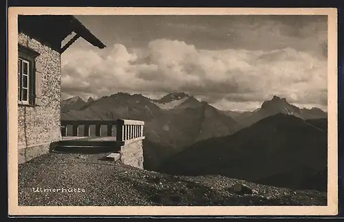 AK Ulmerhütte, Hütte mit Terrasse und Bergblick