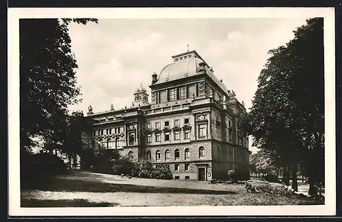 AK Pilsen, Klassizistisches Gebäude mit Kuppel