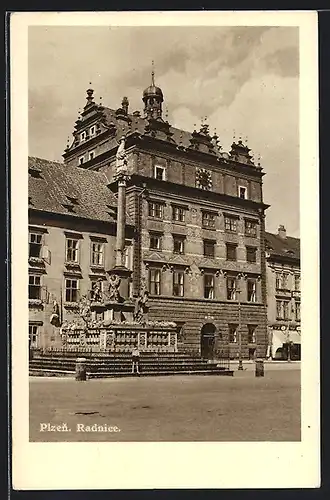 AK Pilsen, Rathaus mit Säulendenkmal