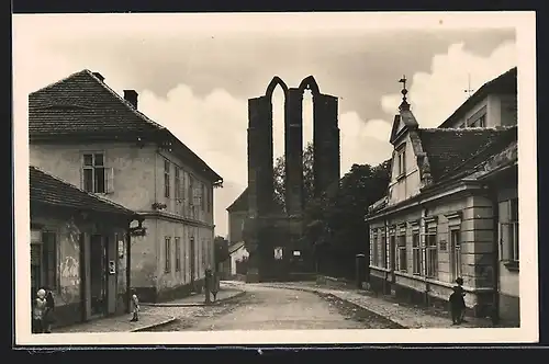 AK Benesov, Zricenina Minorot, klastera