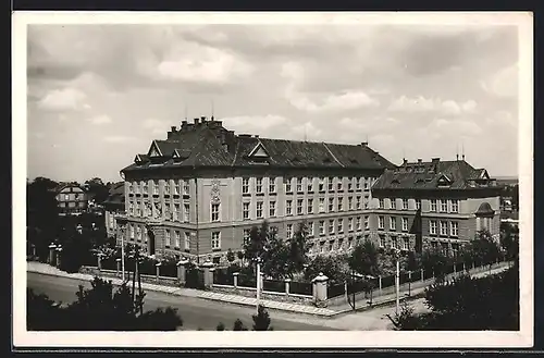 AK Brandeis /Elbe, Gymnasium mit Strasse aus der Vogelschau